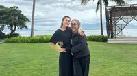 Janji Akan Selalu Ada, Umi Kulsum Unggah 6 Potret Kebersamaan dengan Ayu Ting Ting
