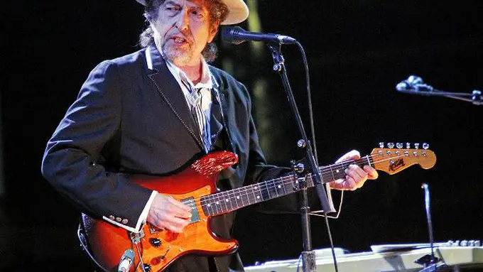 Ini Judul Album Baru Bob Dylan Jelmaan Frank Sinatra