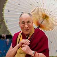 Memasuki usianya yang ke-80 tahun, Dalai Lama dihujani dengan ucapan selamat.