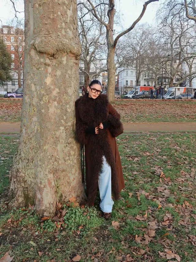 Hamil Tetap On Point, Alyssa Daguise Pamer Baby Bump dengan Coat Bulu & Perhiasan Nyaris Rp1 Miliar Saat Liburan Tahun Baru 2026 di London