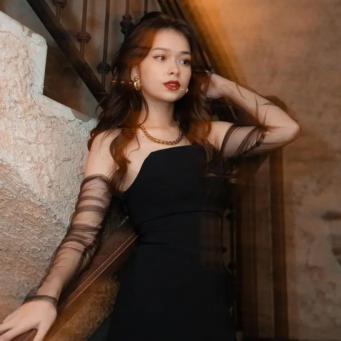 6 Pesona Glamor Vintage Rebecca Klopper Bak Bintang Telenovela dengan Lipstik Merah Menyalaf