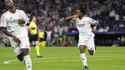 Pemain Real Madrid, Endrick melakukan selebrasi setelah mencetak gol ke gawang VfB Stuttgart pada laga Liga Champions 2024/2025 di Santiago Bernabeu, Madrid, Rabu (18/09/2024) WIB. (AP Photo/Manu Fernandez)