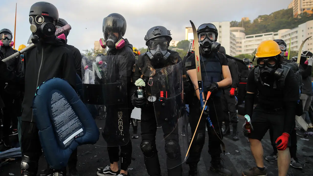 Hong Kong Membara, Demonstran Bakar Kereta hingga Blokade Jalan