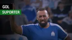 Berita video suporter bernama Kamel Zaroual menciptakan gol dengan berlari dari tengah lapangan saat laga Marseille melawan Toulouse dalam lanjutan Ligue 1 2017-2018.