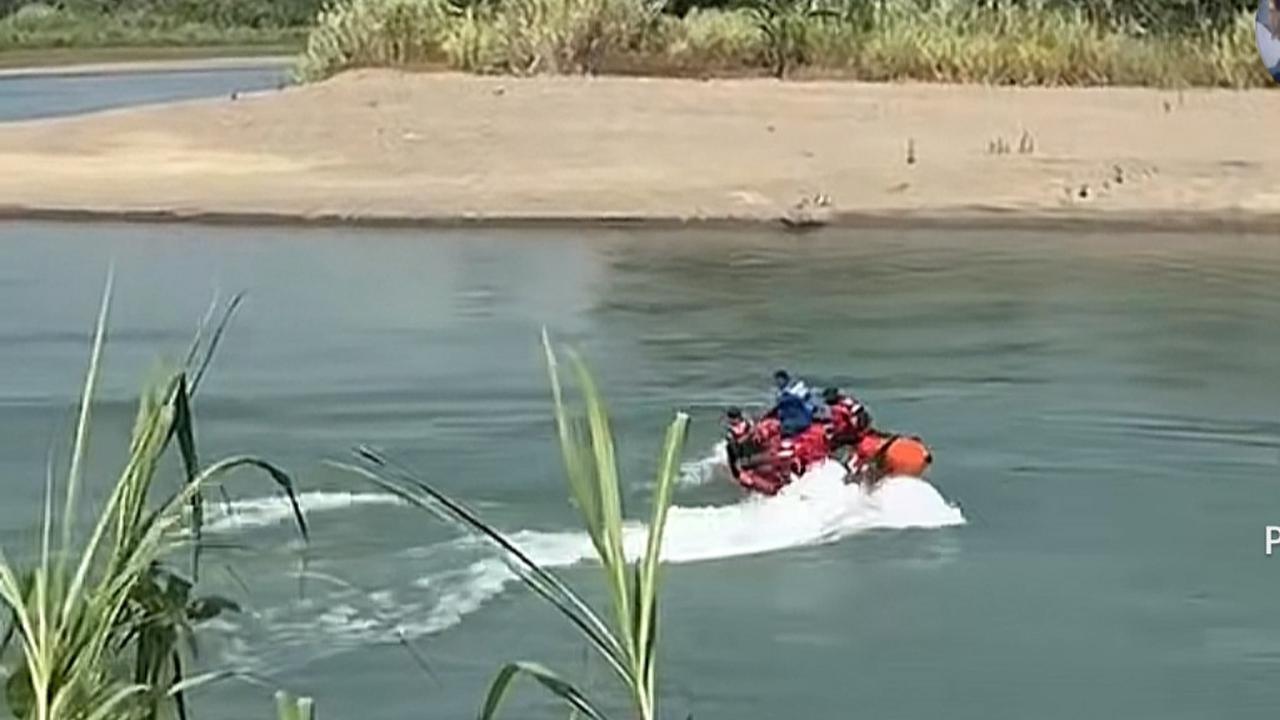 Evakuasi jenazah bocah yang diterkam buaya ditemukan di Sungai Budong-budong. (Istimewa)