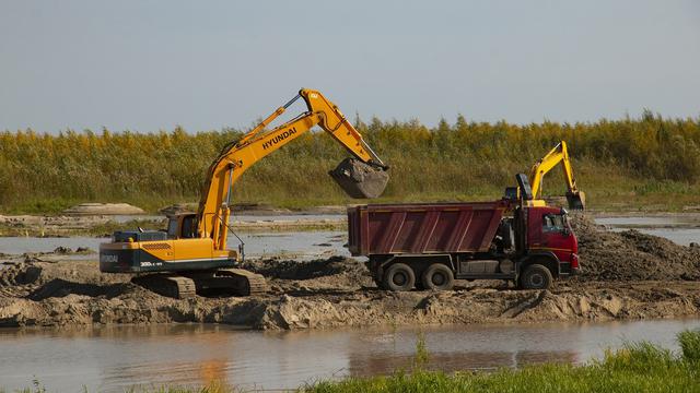 Ilustrasi tambang pasir, bahan galian golongan C