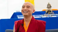 Yongey Mingyur Rinpoche yang dijuluki pria paling bahagia di dunia ini pernah mengalami serangan panik semasa kecil. (Foto: Facebook/Yongey Mingyur Rinpoche)