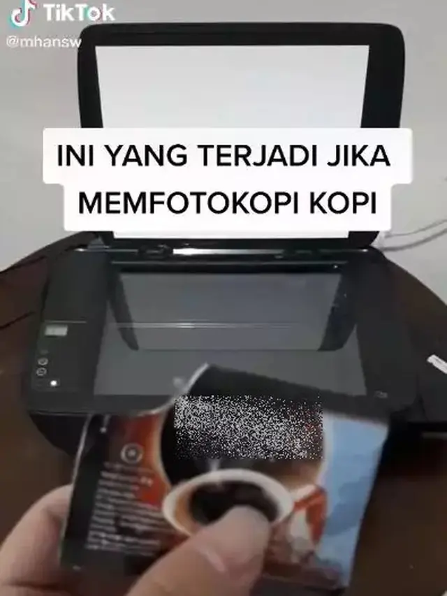 8 Potret Cara Nyeleneh Orang Pakai Mesin Fotocopy Ini Malah Bikin Rusak