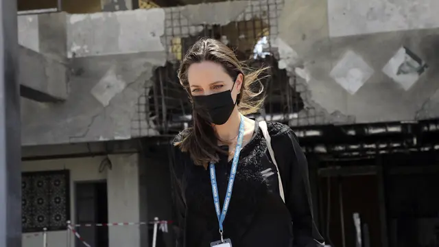 Angelina Jolie Kunjungi Kamp Pengungsi di Yaman
