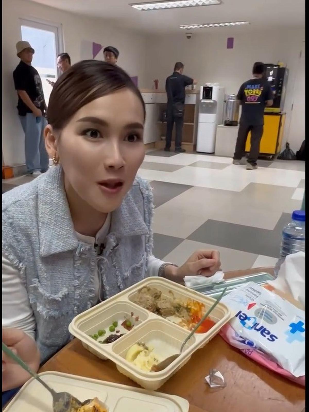 Aksi Kocak Ivan Gunawan Adukan Ayu Ting Ting ke Dedi Mulyadi: Masukin ke Barak Kang Dedi