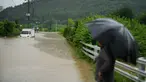 Sebuah mobil terendam air banjir akibat hujan deras di Paju, Korea Selatan, Kamis 18 Juli 2024. (AP Photo/Lee Jin-man)