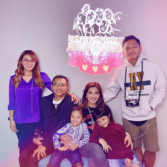 6 Momen Manis Ashanty dan Keluarga Liburan di Malang, Seru