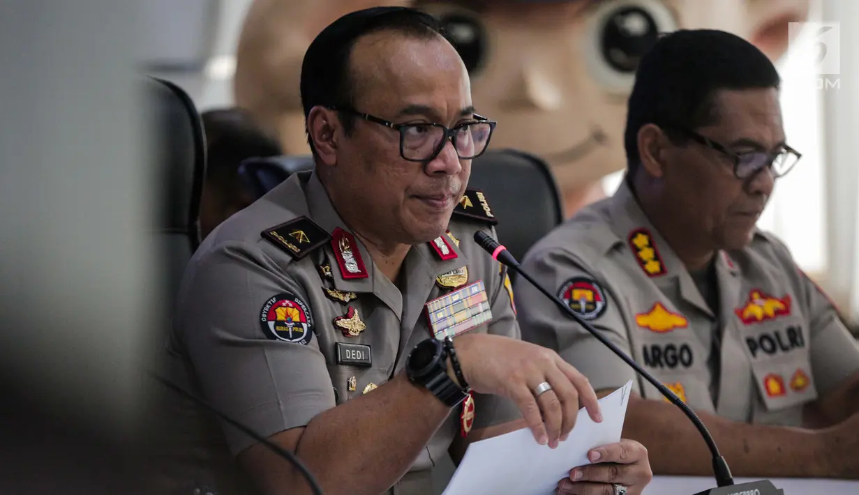 Kabiropenmas Divisi Humas Polri Dedi Prasetyo memberikan keterangan hasil investigasi kerusuhan 21-22 Mei 2019 di Jakarta, Jumat (5/7/2019). Polisi mengungkapkan ada delapan kelompok yang merancang kerusuhan 21-22 Mei pada beberapa titik Ibu Kota Jakarta. (Liputan6.com/Faizal Fanani)