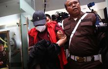 FOTO: Ekspresi Tiga Hakim Tersangka Suap Vonis Bebas Ronald Tannur Tiba di Kejagung, Kompak Tutupi Wajah