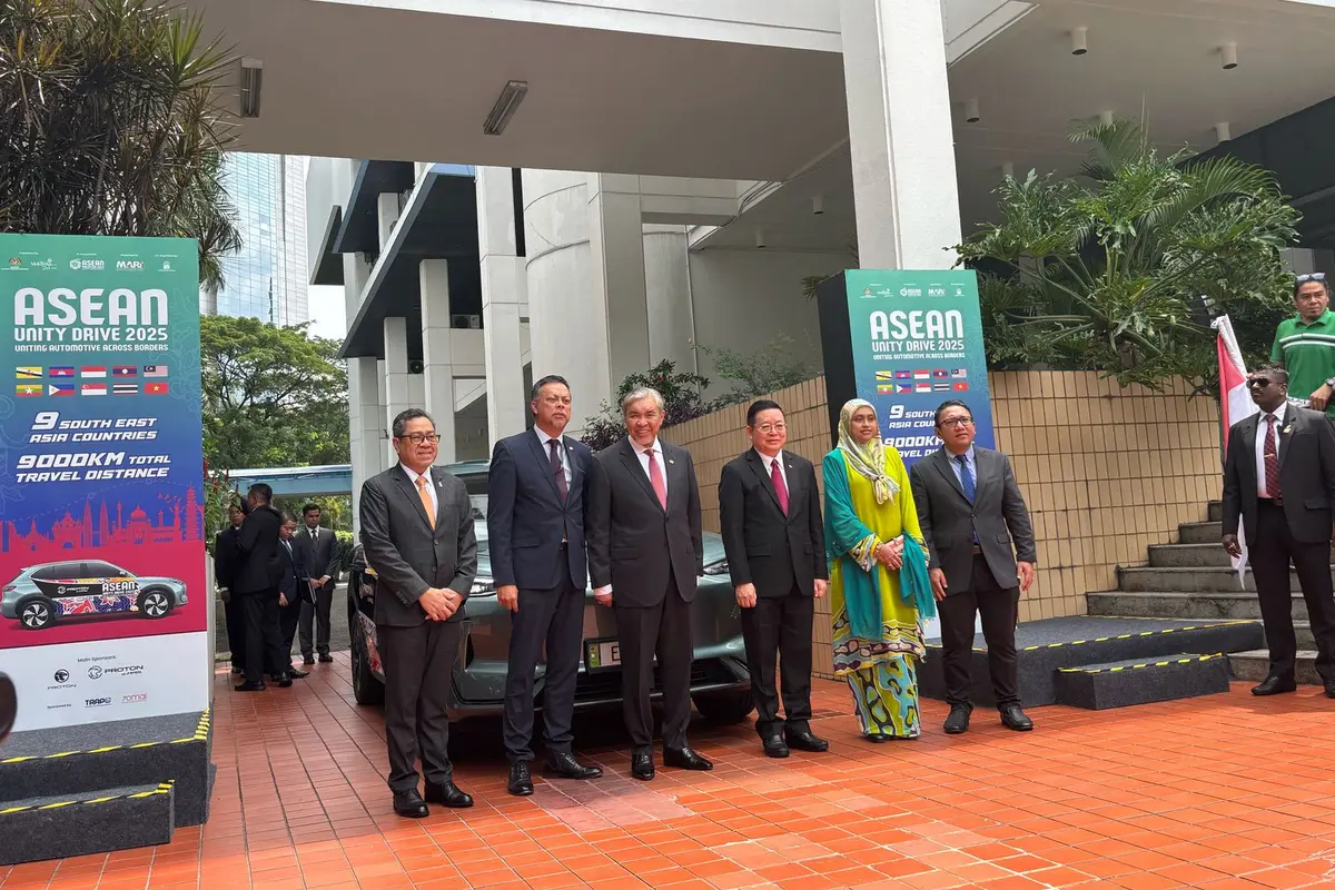 Flag off ceremony ASEAN Unity Drive 2025 di Kedutaan Besar Malaysia di Jakarta, Selasa (22/4/2025).