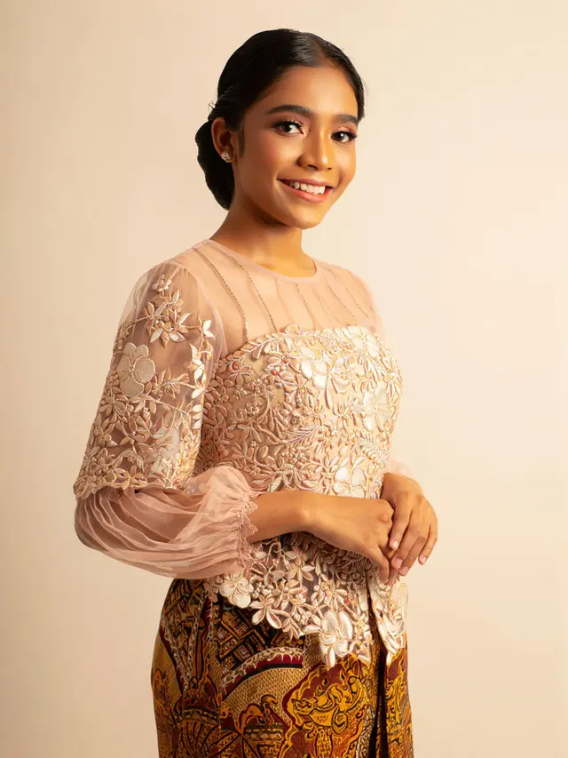 Batik Brokat Lengan Bishop Anggun