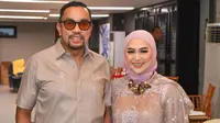 6 Potret Ahmad Sahroni dan Sang Istri Feby Belinda, Kabar Terbaru Diduga Umrah