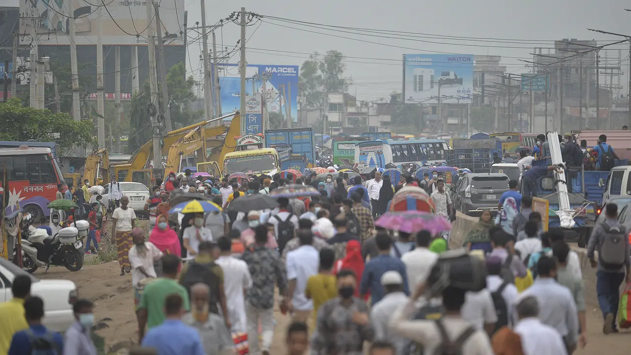 Aktivitas Mudik Warga Bangladesh di Tengah Pandemi Corona