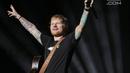 Penampilan Ed Sheeran dalam konser Divide World Tour 2019 di Stadion Utama Gelora Bung Karno, Jakarta Pusat (3/5/2019). Penyanyi asal Inggris itu mengaku senang bisa hadir di tengah-tengah penggemarnya di Indonesia. (Fimela.com/Bambang E. Ros)