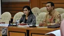 Anggota DPR-RI, Rieke DIah Pitaloka memimpin rapat tertutup mengenai Ketua Panitia Khusus Pelindo II di Jakarta, Kamis (15/10/2015). Dalam Rapat tersebut Rieke terpilih sebagai ketua Panitia Khusus Pelindo II. (Liputan6.com/JohanTallo)