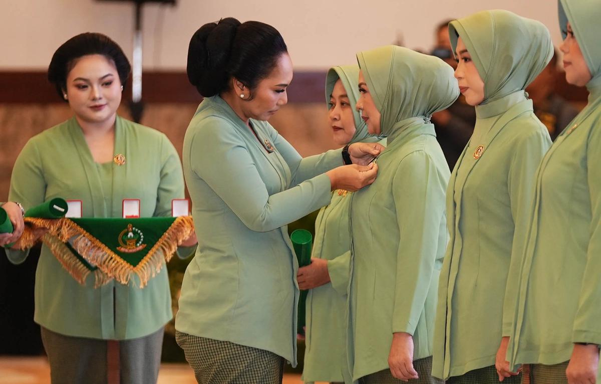 FOTO: Kebersamaan Kasad Bersama Istri Prajurit TNI AD