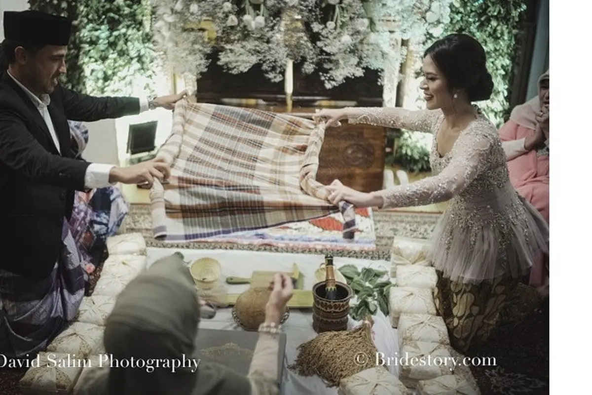 Raisa cantik saat ritual ada Sunda jelang pernikahan