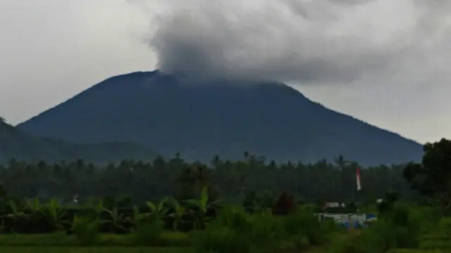 Gunung Agung Meletus