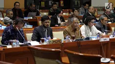 Ketua KPK Agus Rahardjo bersama Wakil Ketua KPK Laode M Syarif, Saut Situmorang, Basaria Panjaitan dan Alexander Marwata mengikuti RDP dengan Komisi III DPR di Kompleks Parlemen Senayan, Jakarta, Selasa (28/1). (Liputan6.com/Johan Tallo)