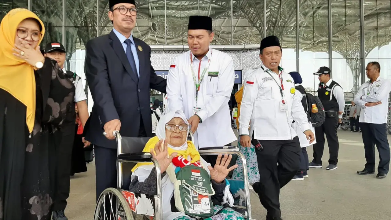 Sukinah yang berusia 93 tahun merupakan jemaah haji tertua yang berasal dari Magetan. Darmawan/MCH