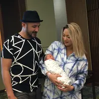 Aqi Alexa dan istri (Surya Hadiansyah/Liputan6.com)