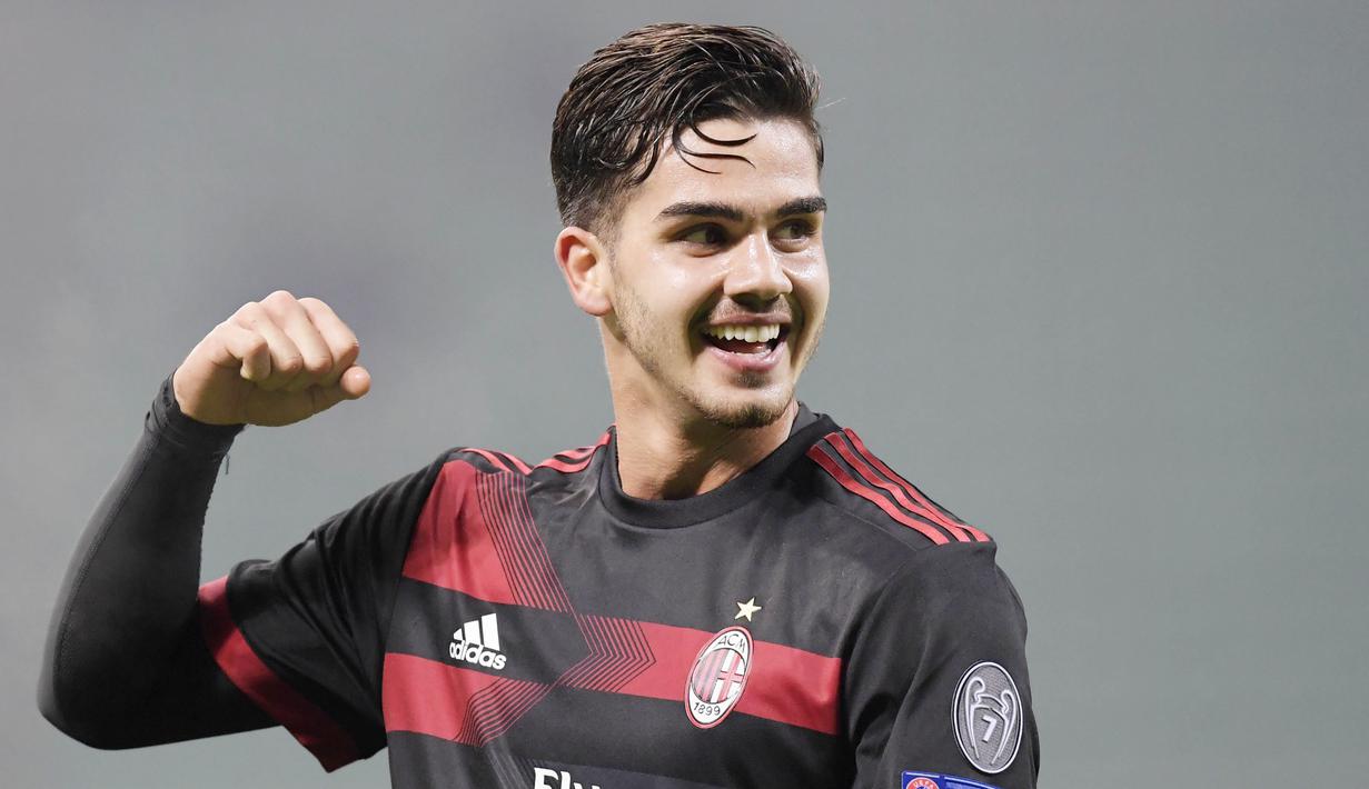 2. Andre Silva - Bomber asal Portugal ini dibeli AC Milan pada musim 2017/2018 dengan mahar sebesar 38 juta euro atau setara dengan Rp653 miliar. Gagal menunjukan performa apik di San Siro, akhirnya ia dipinjamkan ke Sevilla dan saat ini resmi menjadi pemain Eintracht Frankfurt. (AFP/Miguel Medina)