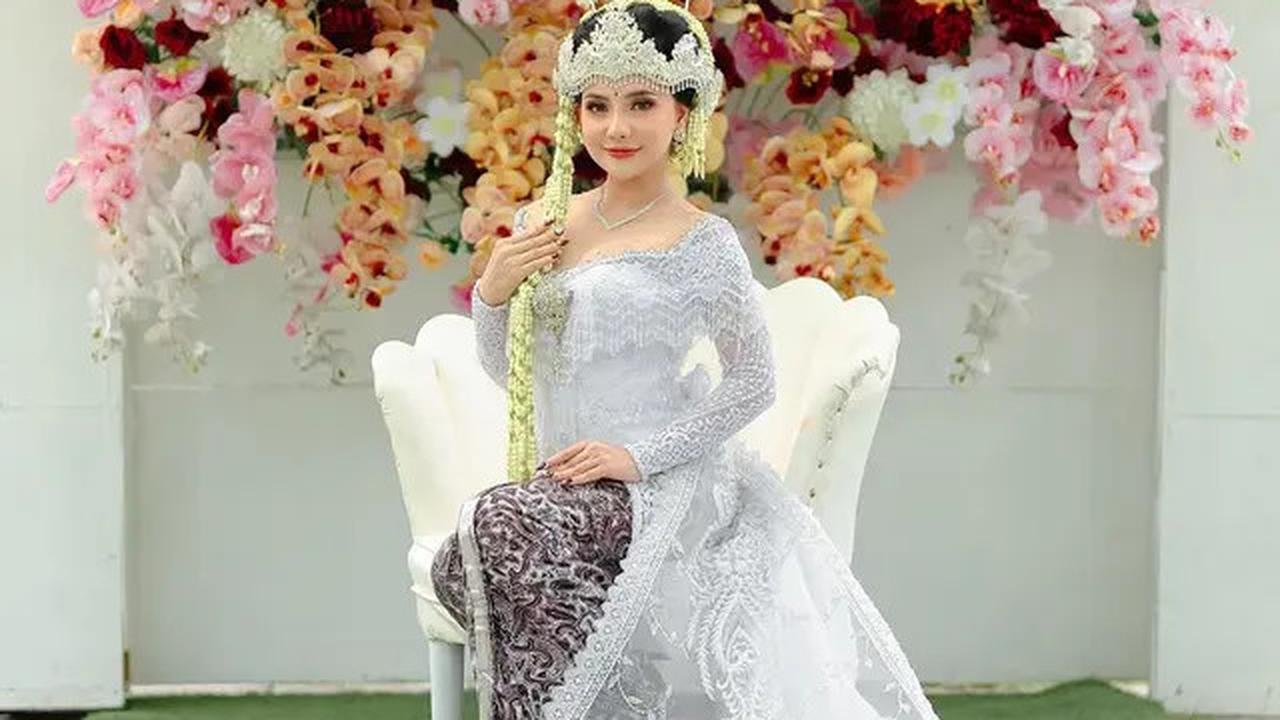 7 Potret Penyanyi Lala Widy Pakai Gaun Pengantin Adat Sunda, Tampil Anggun
