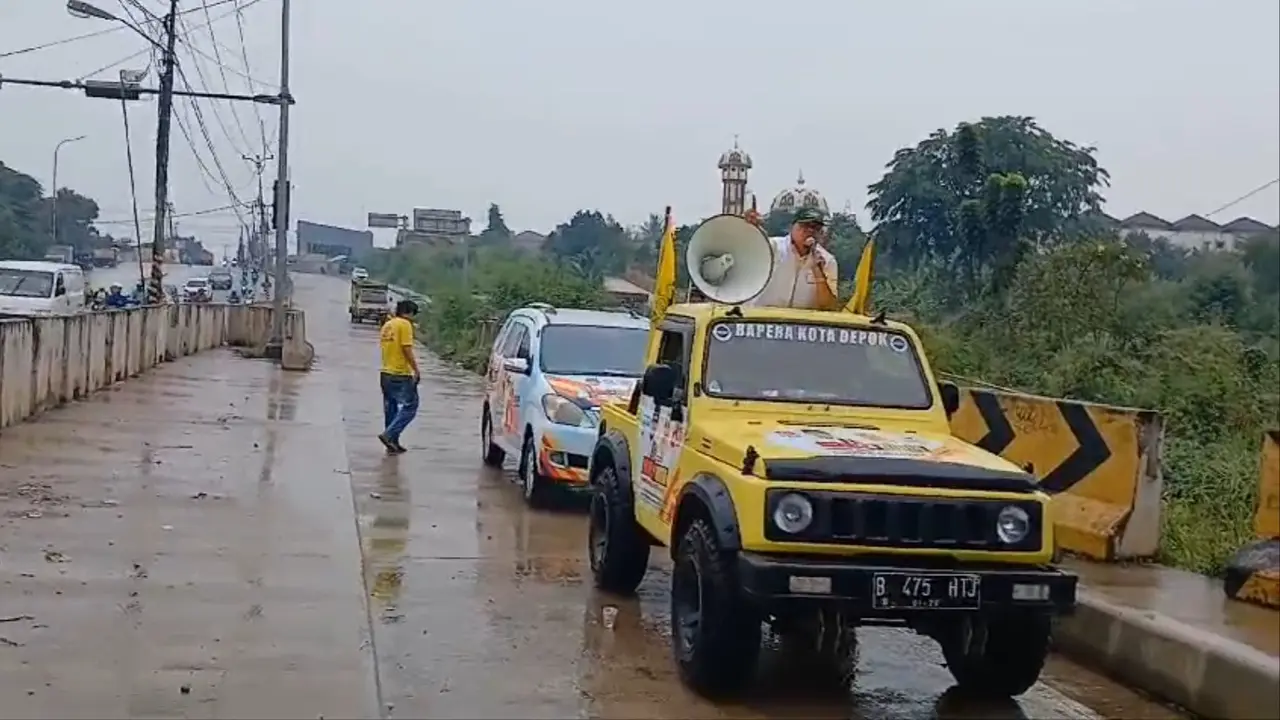 Anggota DPRD Kota Depok, Tajudin Tabri saat melakukan kampanye diduga menggunakan plat nomor palsu di wilayah Pancoran Mas, Depok. (Istimewa)