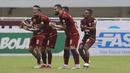 Para pemain Borneo FC merayakan gol yang dicetak oleh Francisco Torres ke gawang Persita Tangerang dalam laga pekan ke-6 BRI Liga 1 2021/2022 di Stadion Pakansari, Bogor, Sabtu (10/2/2021). (Bola.com/M Iqbal Ichsan)