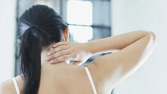 6 Gerakan Sederhana Buat Kamu yang Mengalami Sakit Leher