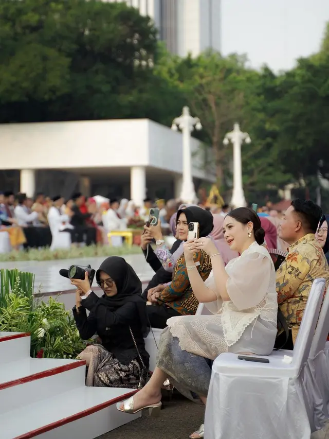 Potret Nagita Slavina hadir di acara Istana Berkebaya (Foto: instagram raffinagita1717)