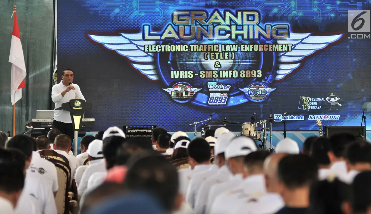 Menpan RB Syafruddin, Gubernur DKI Jakarta Anies Baswedan, Wakapolri Komjen Pol Ari Dono, Kapolda Irjen Pol Idham Azis secara simbolis meluncurkan Electronic Traffic Law Enforcement (ETLE) di Jakarta, Minggu (25/11). (Merdeka.com/Iqbal Nugroho)