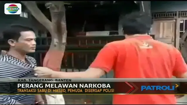 Seorang pengedar sabu ditangkap polisi di sekitar masjid di kawasan Cikupa, Tangerang, usai salat Jumat.