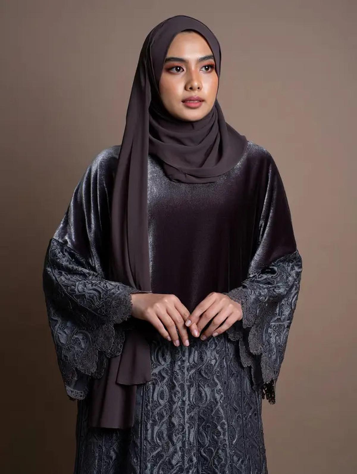 12 Desain Abaya Islami Elegan untuk Kondangan, Mewah tapi Tetap Nyaman