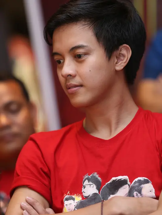 "Enggak ninggalin, saya di film masih bisa berkarya sebagai musisi juga, saya buat tiga lagu di film ini juga kok," kata Bisma. (Andy Masela/Bintang.com)