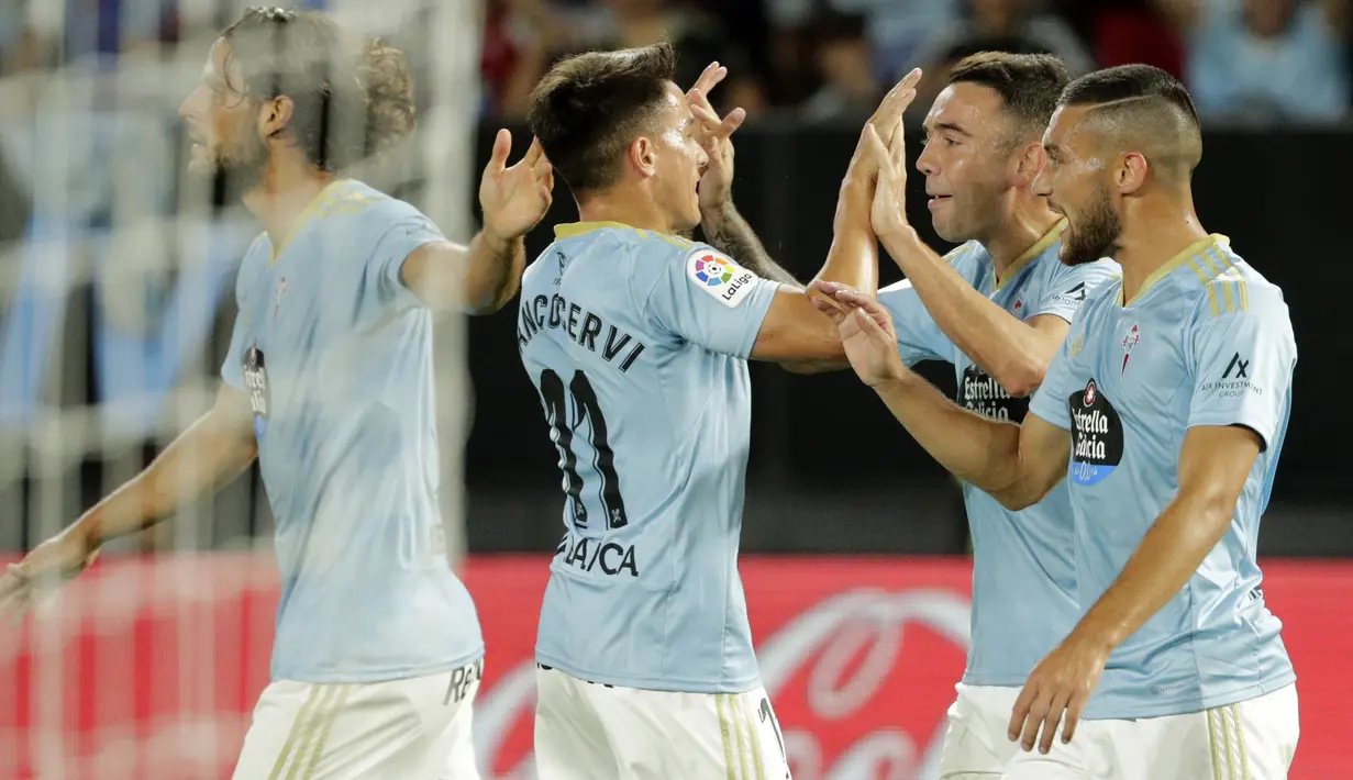 Celta Vigo mampu membalas gol yang mengubah skor menjadi 1-1 melalui cara yang sama 10 menit kemudian. Iago Aspas menjebol gawang Thibaut Courtois via tendangan penalti usai Eder Militao kedapatan handball di daam kotak penalti. (AP/Lalo R. Villar)