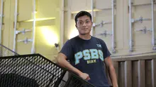 Takuya Matsunaga sedang malukan sesi foto di hotel daerah BSD, Serpong, Tanggerang pada Kamis (01/05/2025). (Bola.com/M Iqbal Ichsan)