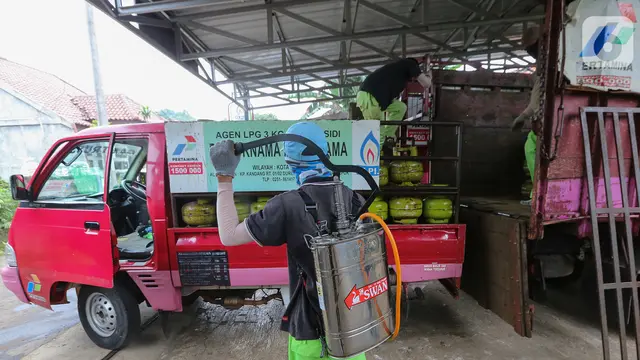 Lawan Covid-19, Tabung Gas LPG Disemprot Disinfektan di Bojongsari, Depok