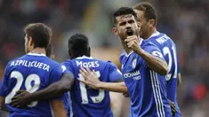 Striker Chelsea, Diego Costa, merayakan gol yang dicetaknya ke gawang Hull pada laga Premier League di Stadion Kingston Communications, Inggris, Sabtu (1/10/2016). Chelsea menang 2-0 atas Hull. (Reuters/Carl Recine)