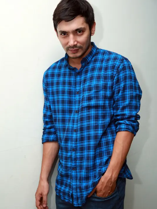 Bagi para pria yang sayang dengan keluarga pun, menurut aktor Abimana Aryasatya penting ketika suami tahu soal kanker payudara. (Deki Prayoga/Bintang.com)