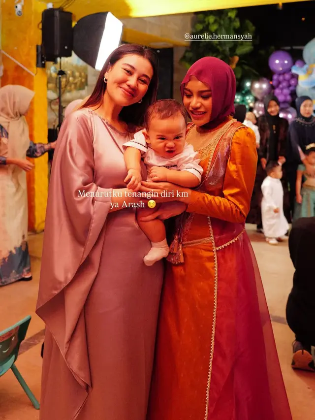 Aaliyah Massaid  di Acara Ulang Keponakannya, Ameena yang Ke-4 pakai kaftan. [@aaliyah.massaid]
