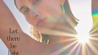 Hailey Bieber di sampul majalah Vogue Australia edisi Maret 2023, mengenakan gaun Saint Laurent serta gelang dan cincin dari Tiffany & Co. (Dok. Instagram/@vogueaustralia/https://www.instagram.com/p/CpGKleft1oK/?hl=en)