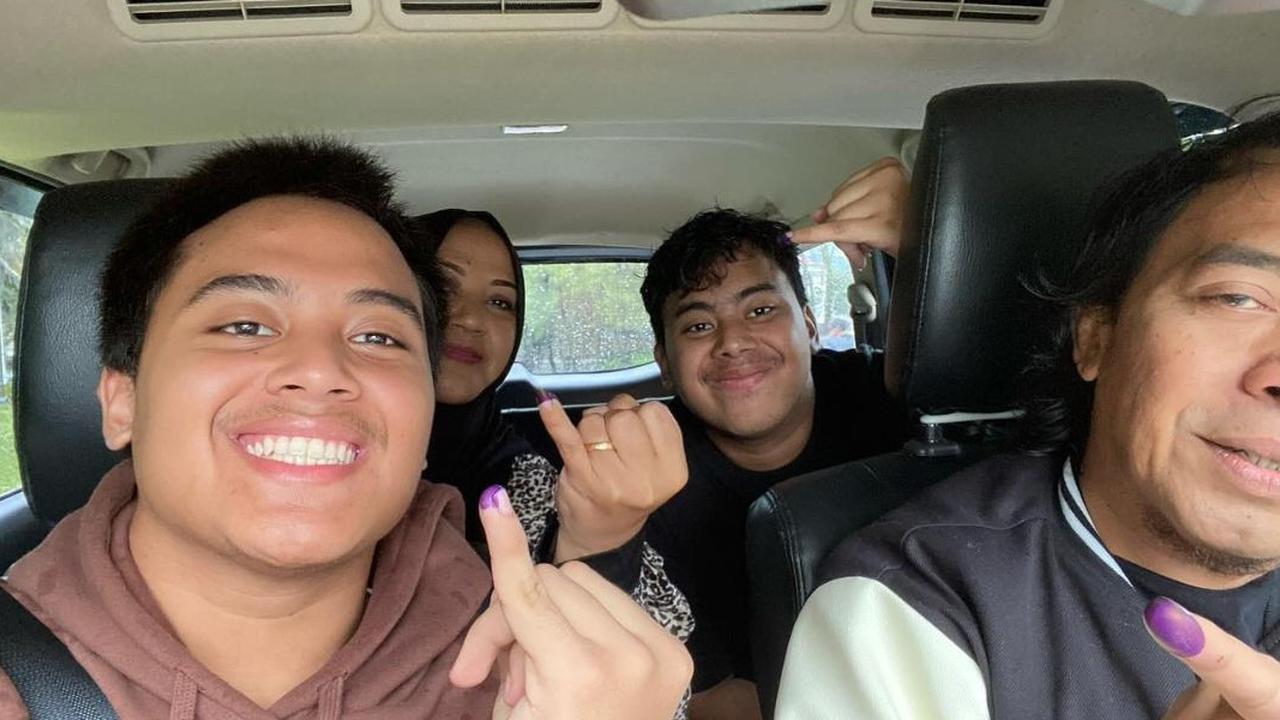 Ada juga para netizen yang menyampaikan bahwa mereka memilih Komeng dalam Pemilu 2024 untuk DPD Dapil Jawa Barat.<br>