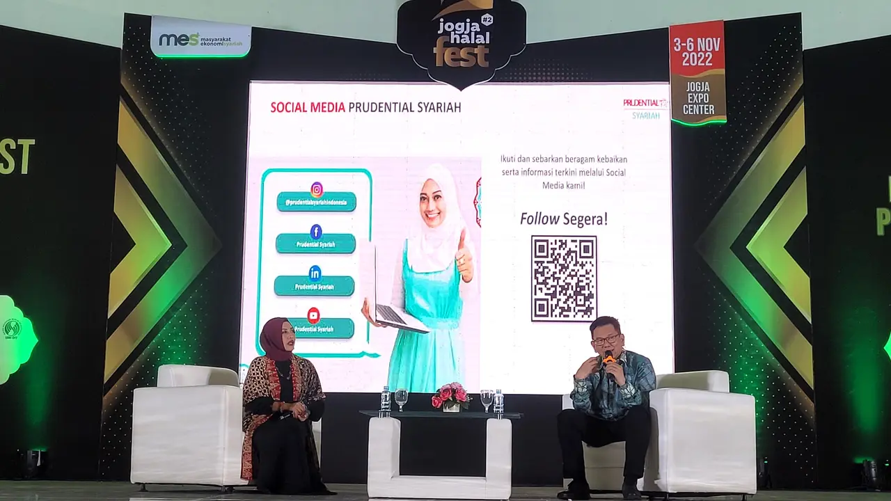 Presiden Direktur Prudential Syariah, Omar Sjawaldy Anwar, saat edukasi di Jogja Halal Fest
