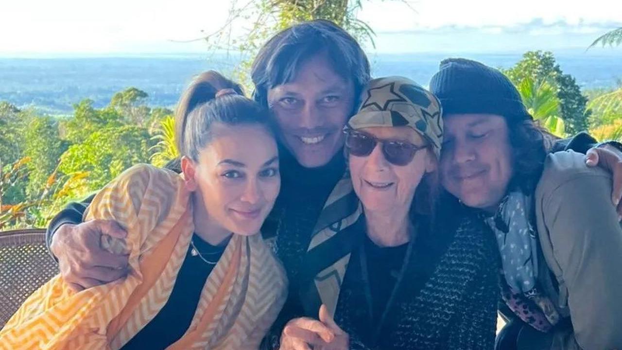 Obrolan Sweet Luna Maya dan Sang Kakak yang Bikin Iri, Tak Ragu Ungkap Rasa Sayang Meski Lewat Sambungan Telepon